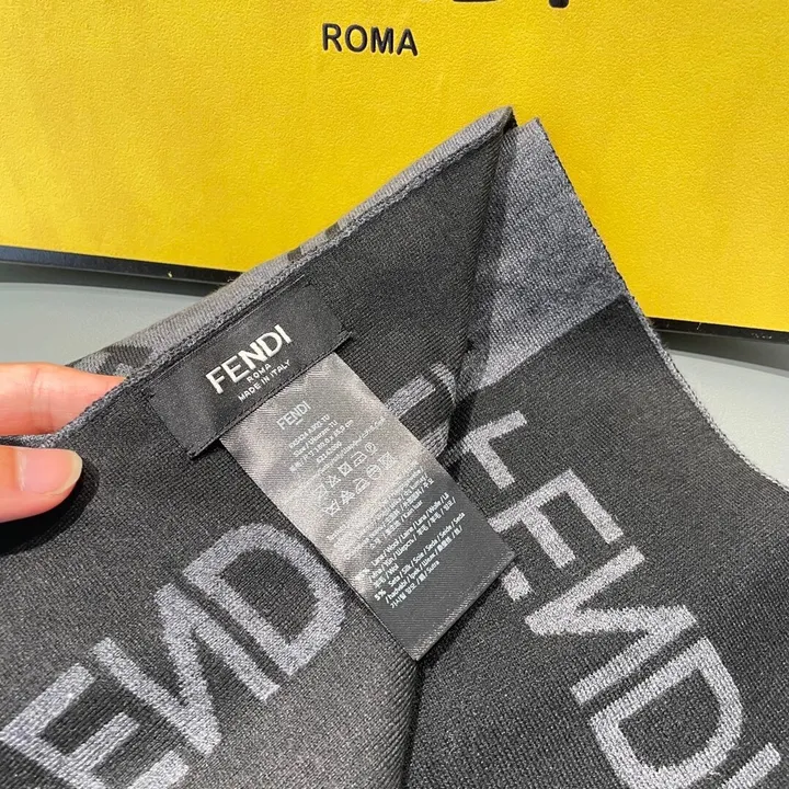 スーパーコピー フェンディ マフラー