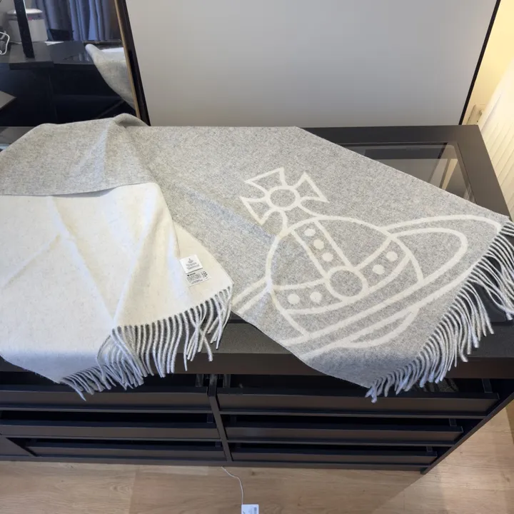 スーパーコピー ヴィヴィアン・ウエストウッド マフラー