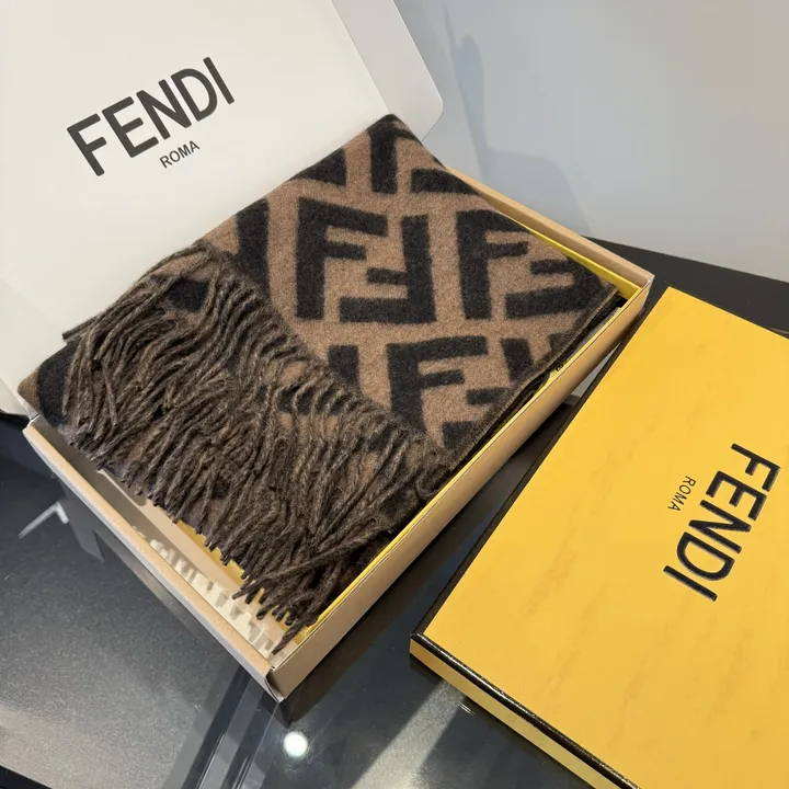 スーパーコピー フェンディ マフラー