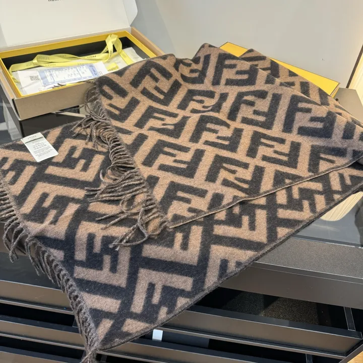 スーパーコピー フェンディ マフラー