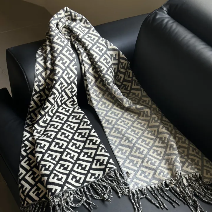 スーパーコピー フェンディ マフラー