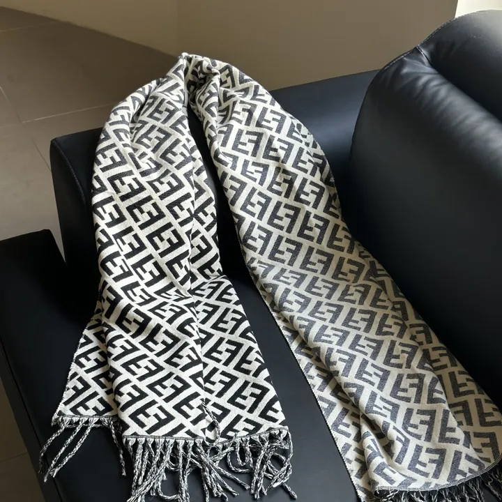 スーパーコピー フェンディ マフラー