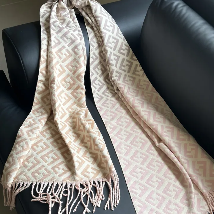 スーパーコピー フェンディ マフラー