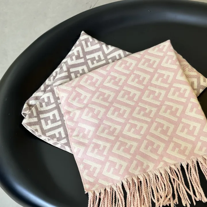 スーパーコピー フェンディ マフラー