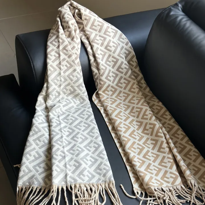 スーパーコピー フェンディ マフラー