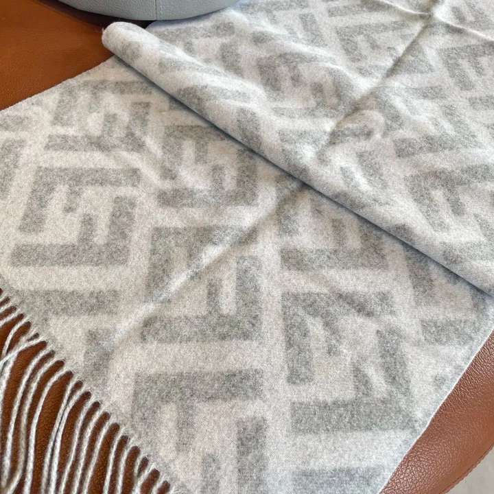 スーパーコピー フェンディ マフラー