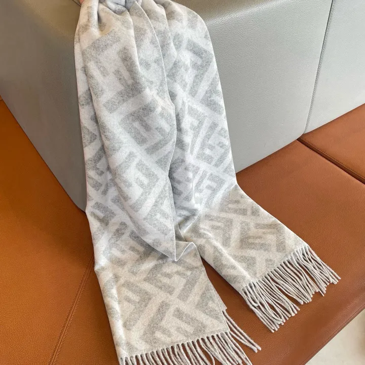 スーパーコピー フェンディ マフラー