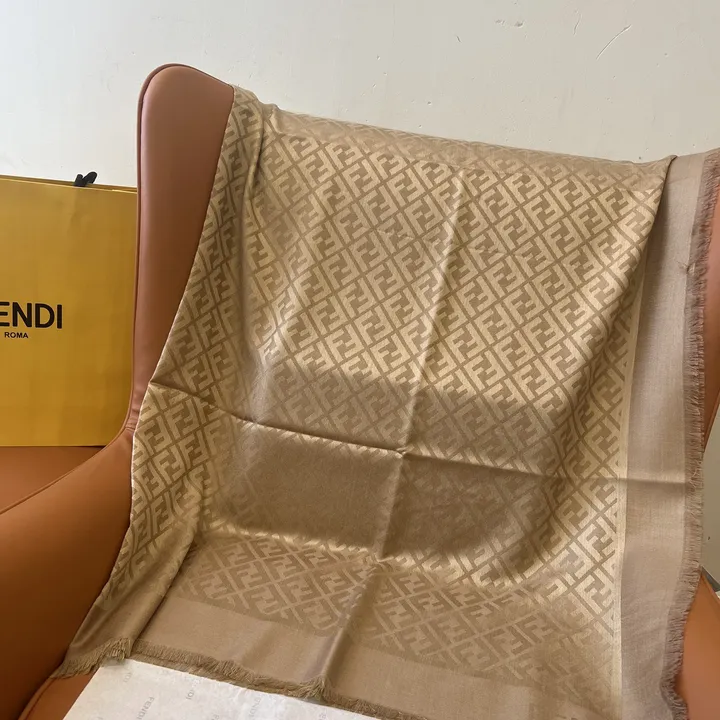 スーパーコピー フェンディ マフラー