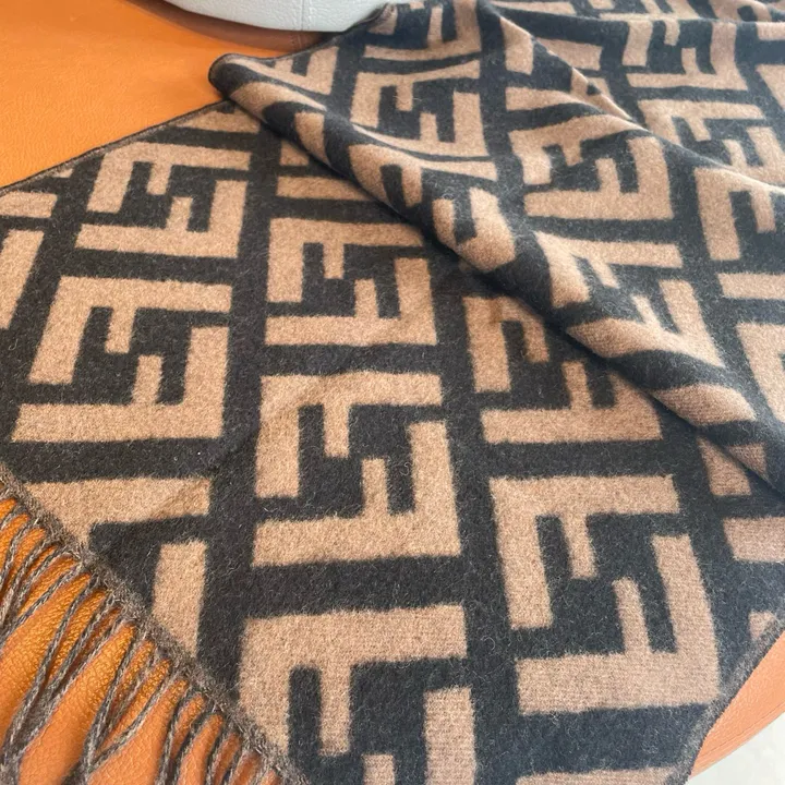 スーパーコピー フェンディ マフラー