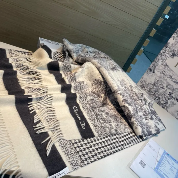 スーパーコピー ディオール マフラー