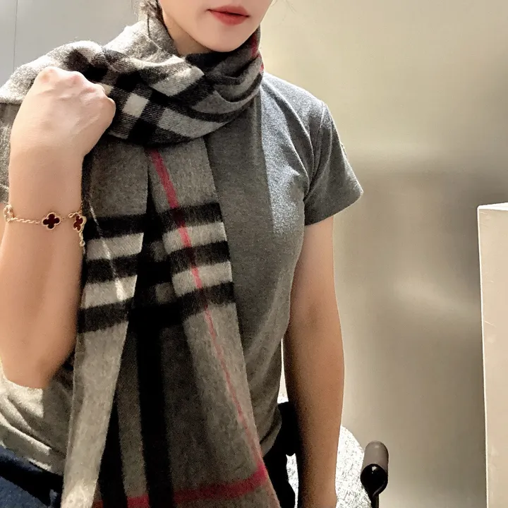 スーパーコピー バーバリー ス マフラー