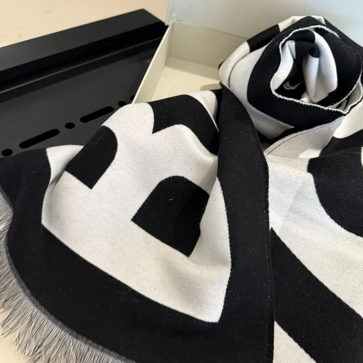 スーパーコピー バーバリー ス マフラー