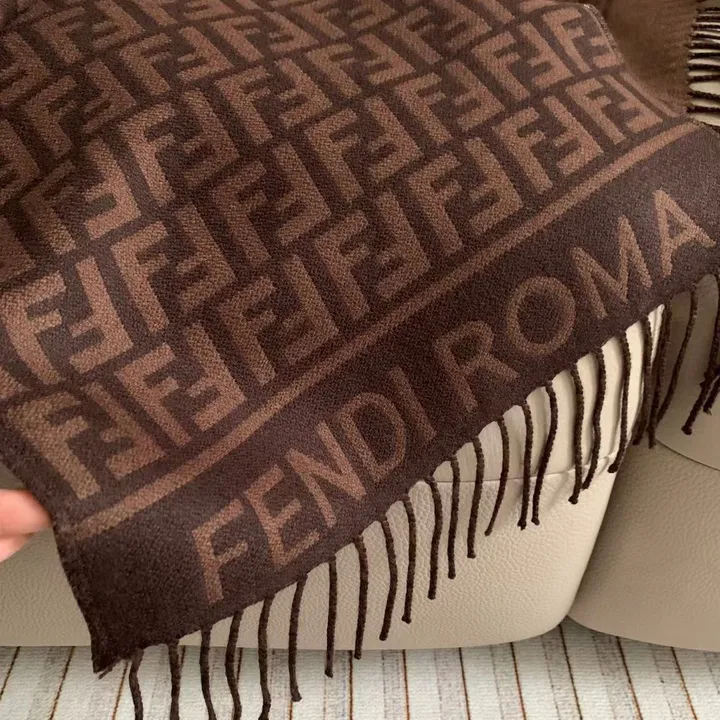 スーパーコピー フェンディ マフラー