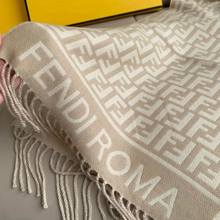 スーパーコピー フェンディ マフラー