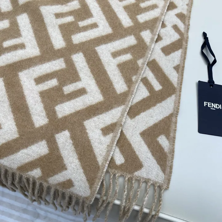 スーパーコピー フェンディ マフラー