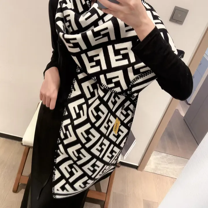 スーパーコピー フェンディ マフラー