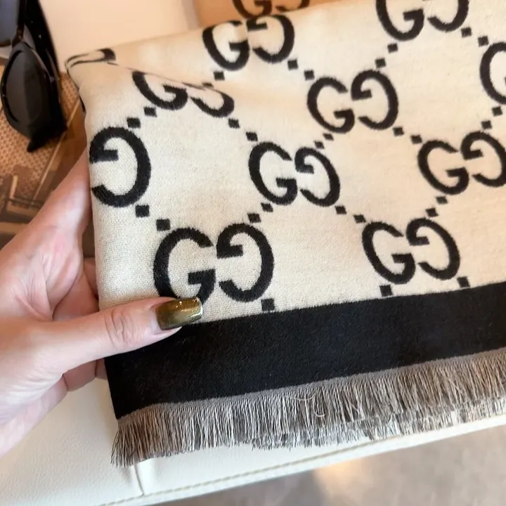 スーパーコピー グッチ マフラー