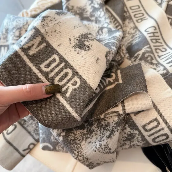 スーパーコピー ディオール マフラー