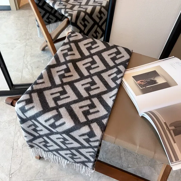 スーパーコピー フェンディ マフラー