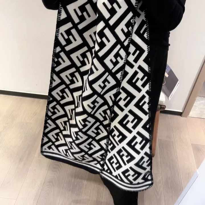 スーパーコピー フェンディ マフラー