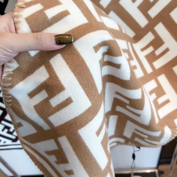 スーパーコピー フェンディ マフラー