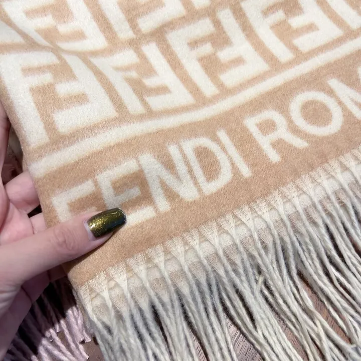 スーパーコピー フェンディ マフラー