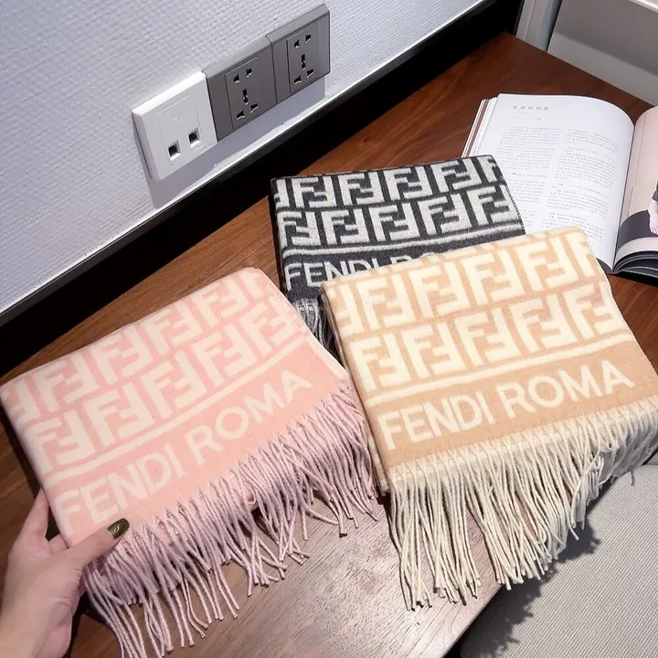 スーパーコピー フェンディ マフラー