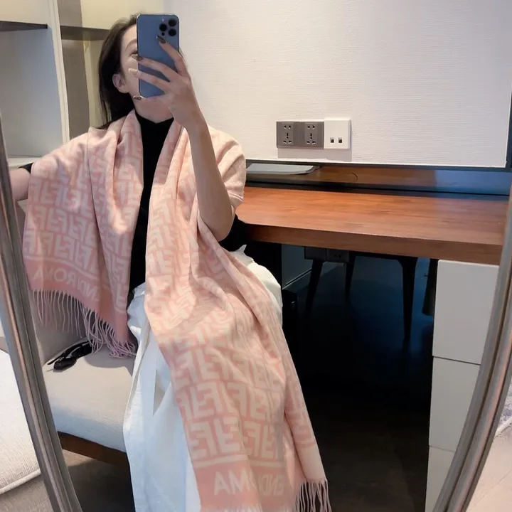 スーパーコピー フェンディ マフラー