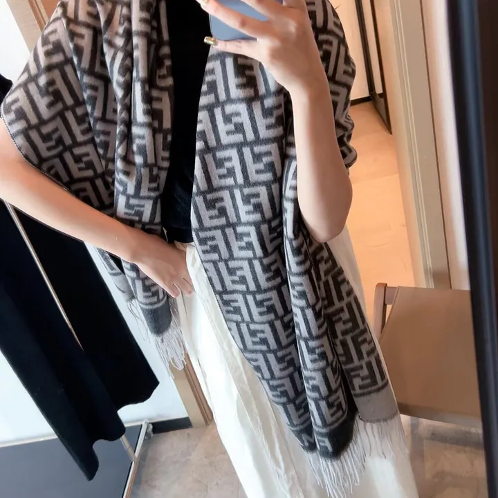 スーパーコピー フェンディ マフラー