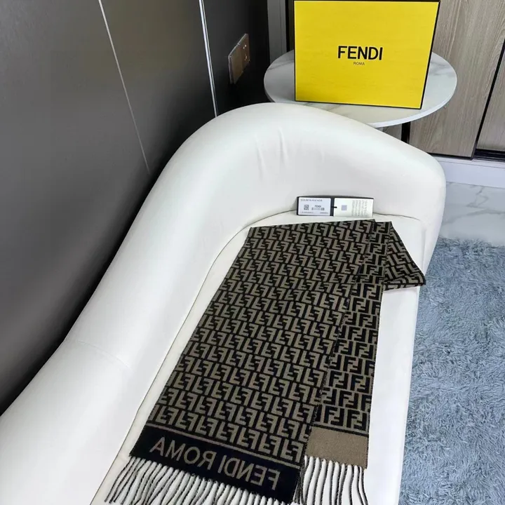 スーパーコピー フェンディ マフラー