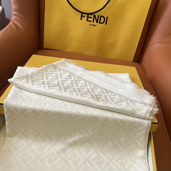 スーパーコピー フェンディ マフラー