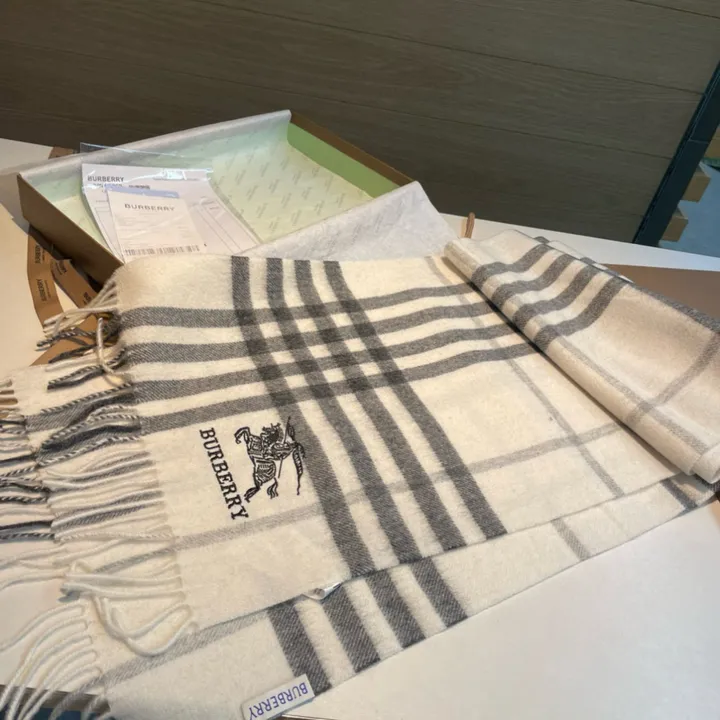 スーパーコピー バーバリー ス マフラー