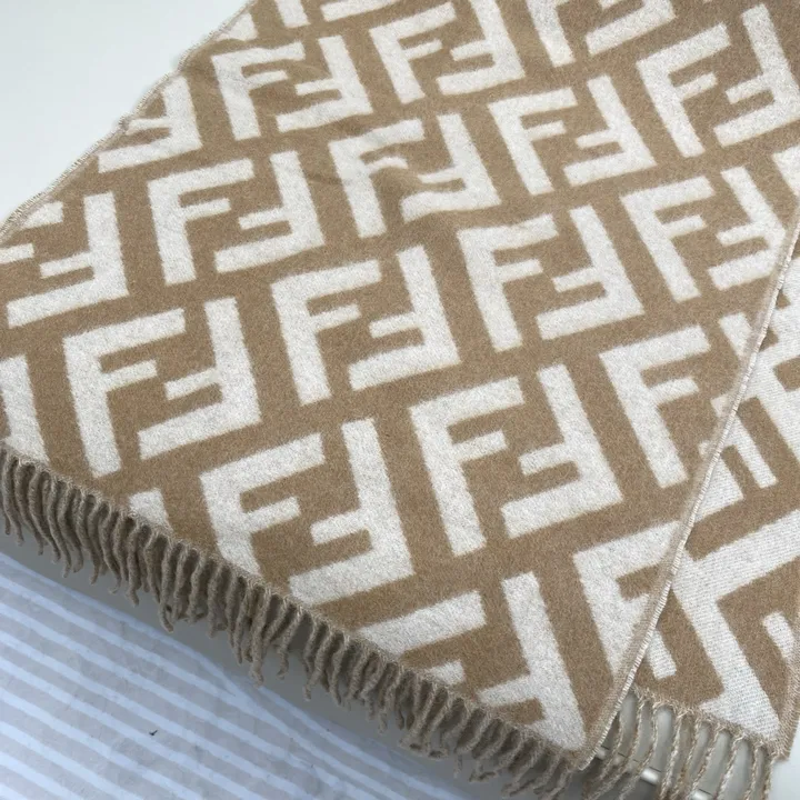 スーパーコピー フェンディ マフラー