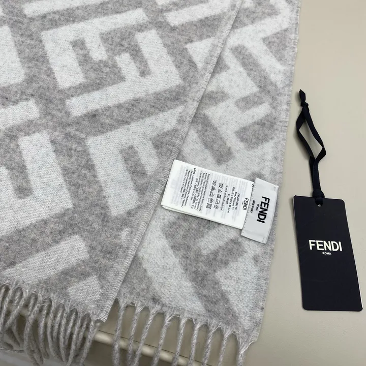 スーパーコピー フェンディ マフラー