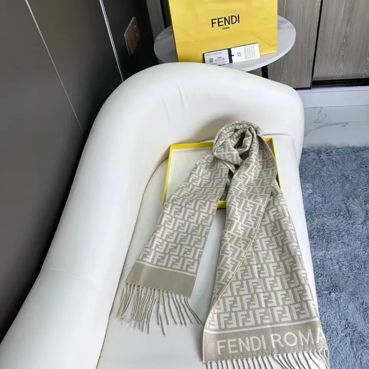 スーパーコピー フェンディ マフラー