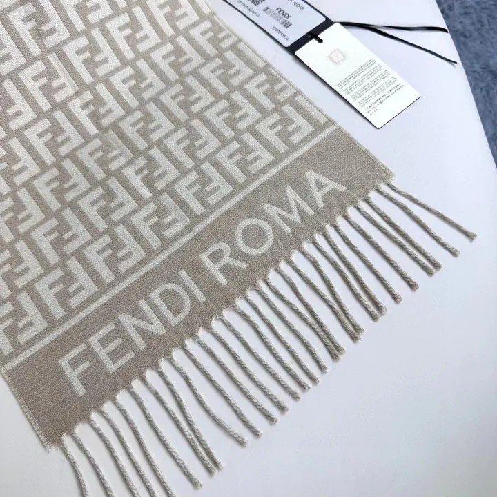 スーパーコピー フェンディ マフラー