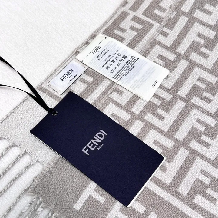 スーパーコピー フェンディ マフラー