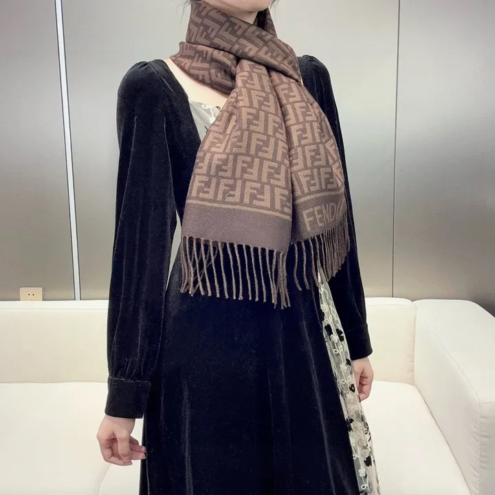 スーパーコピー フェンディ マフラー