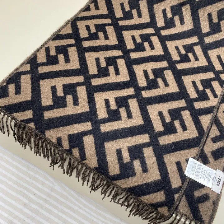 スーパーコピー フェンディ マフラー