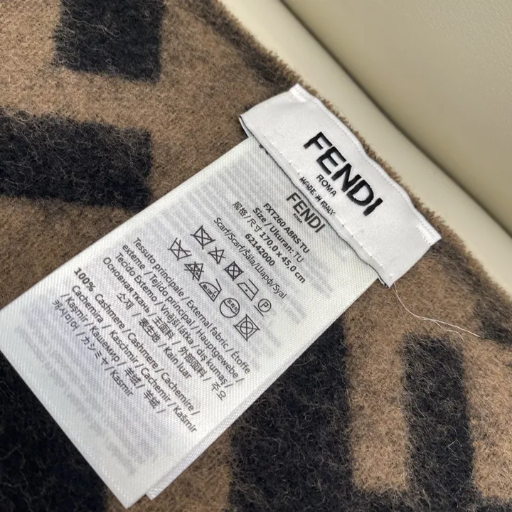 スーパーコピー フェンディ マフラー