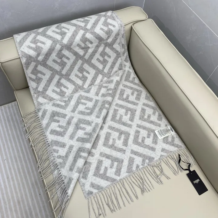 スーパーコピー フェンディ マフラー