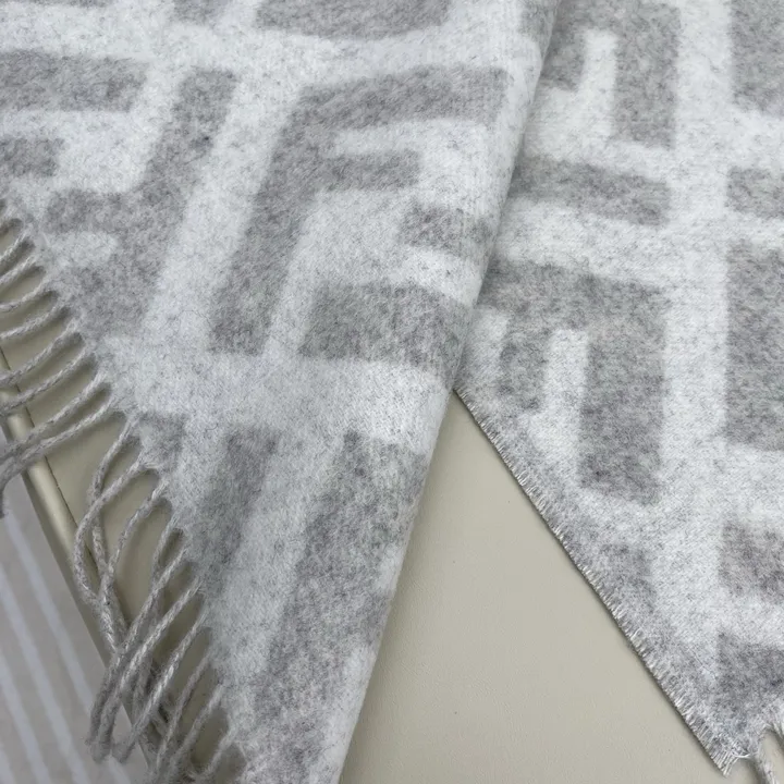 スーパーコピー フェンディ マフラー