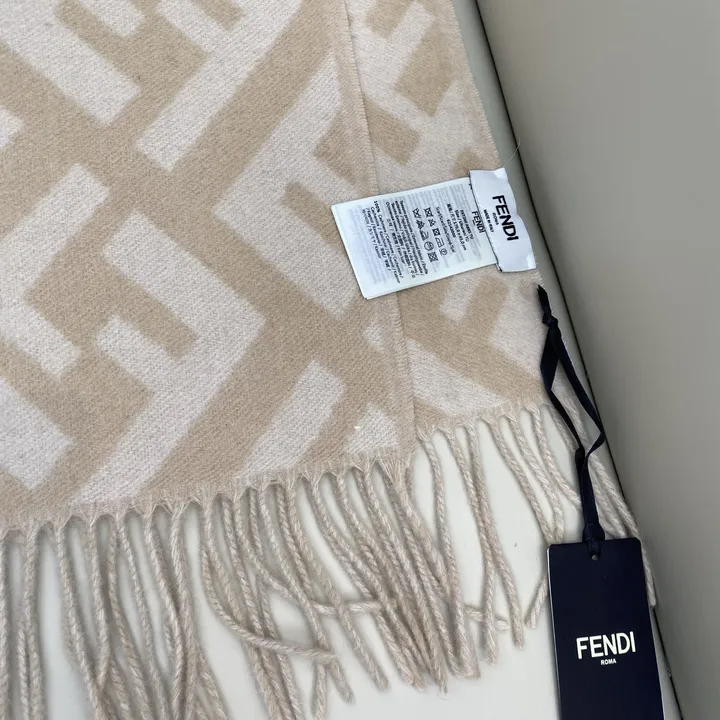 スーパーコピー フェンディ マフラー