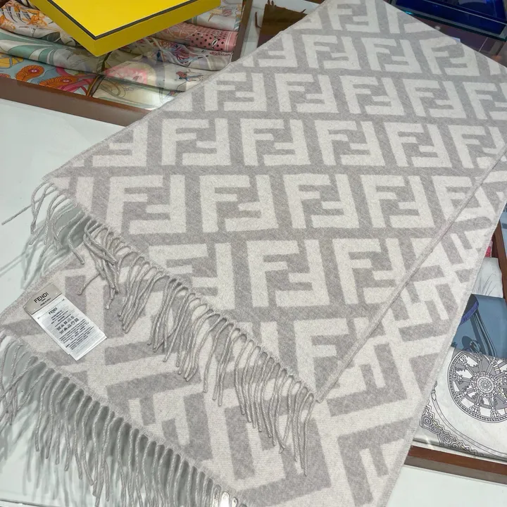 スーパーコピー フェンディ マフラー