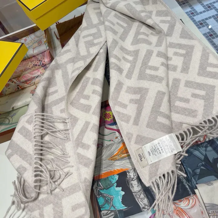 スーパーコピー フェンディ マフラー