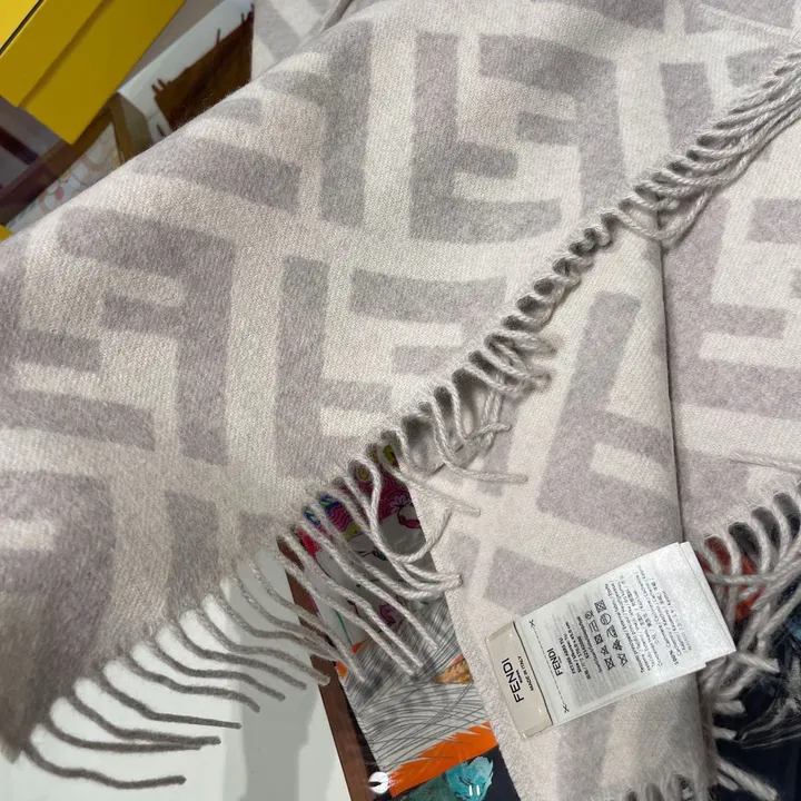 スーパーコピー フェンディ マフラー