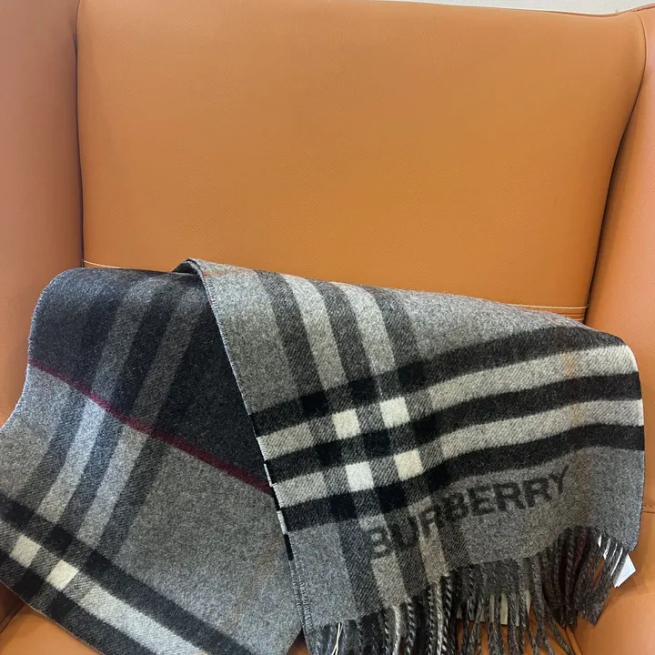 スーパーコピー バーバリー ス マフラー