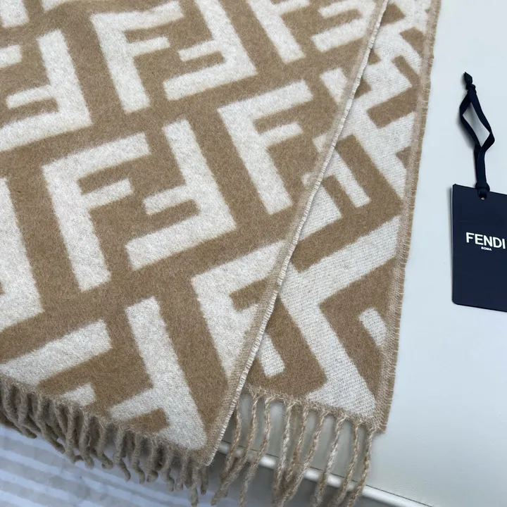 スーパーコピー フェンディ マフラー