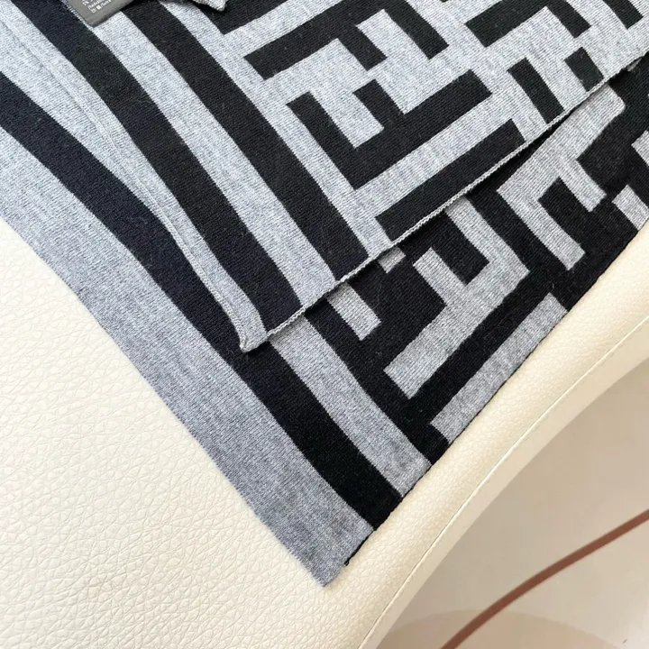 スーパーコピー フェンディ マフラー