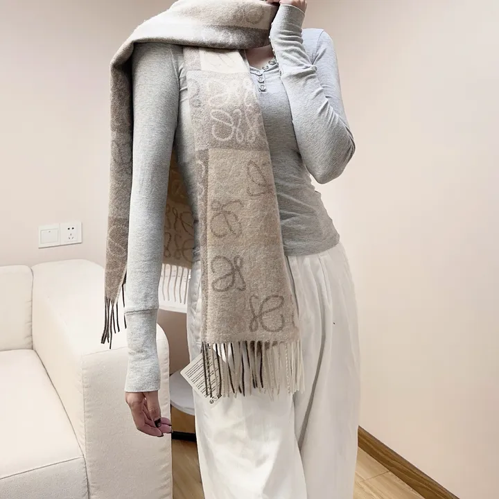 スーパーコピー ロエベ マフラー